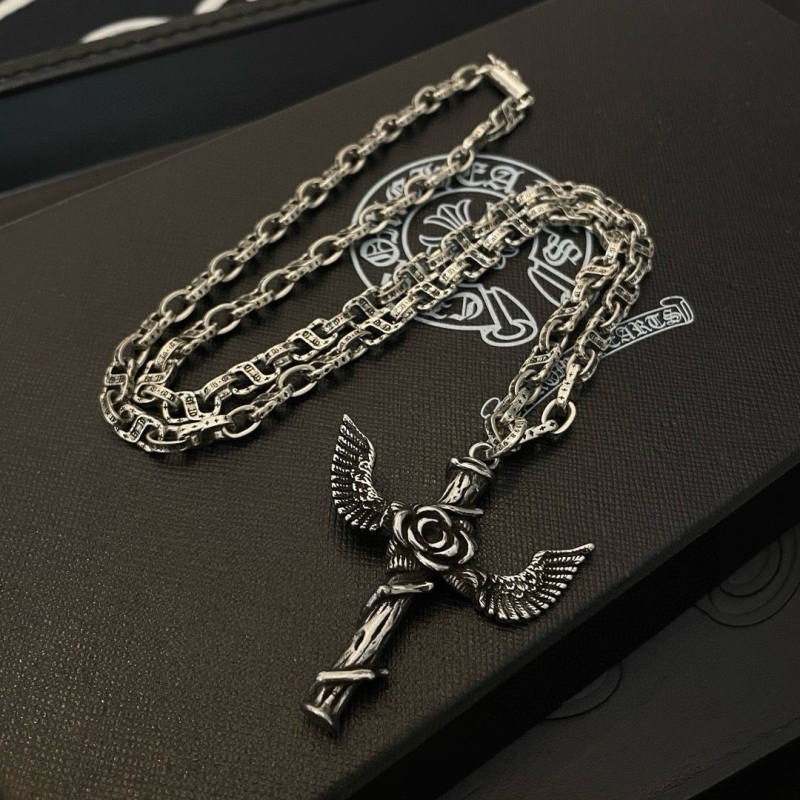 Ch*0me He**ts necklaces